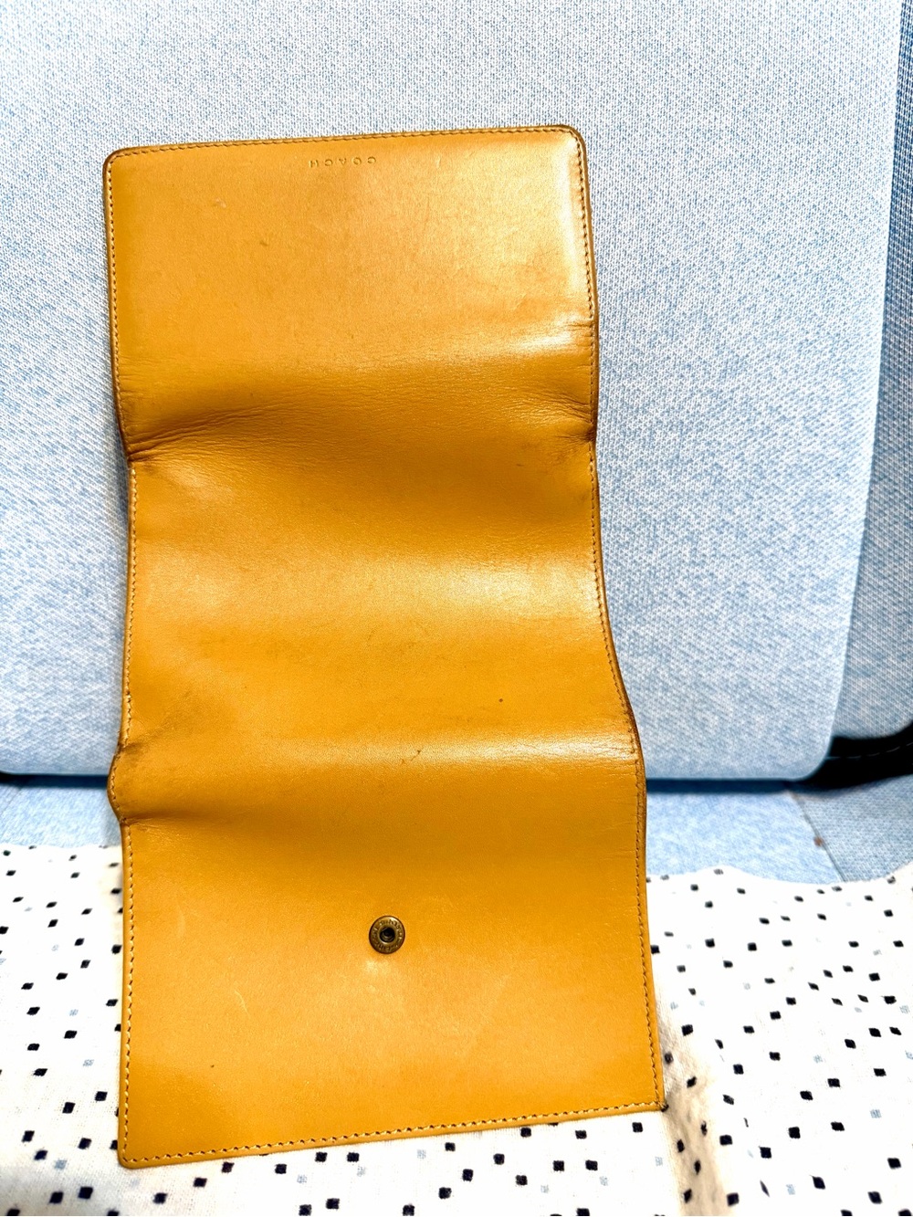 Vintage COACH British Tan Leather Trifold Wallet - Unisex Heritage Piece - Picture 6 of 11
